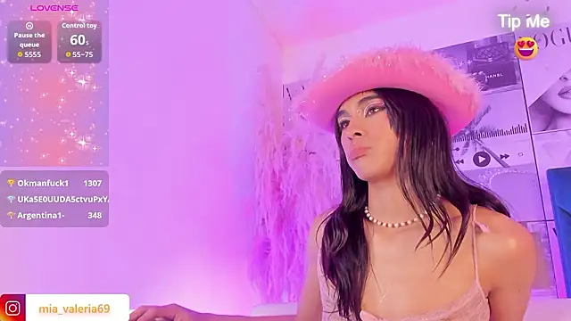 MiaCavallii_ live sex cam