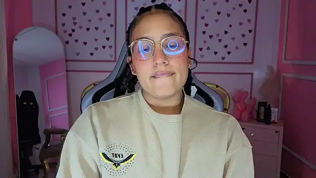 tamara_brown_t's cam snapshot