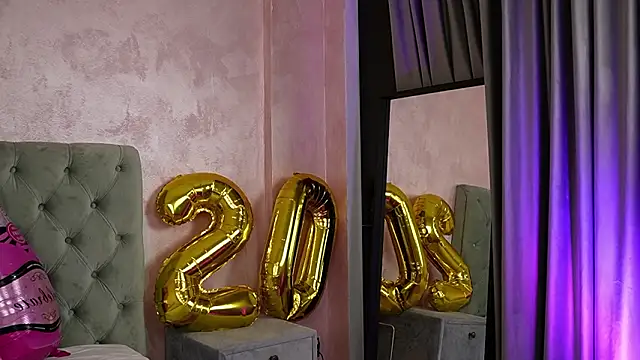 LucyWilow's cam snapshot