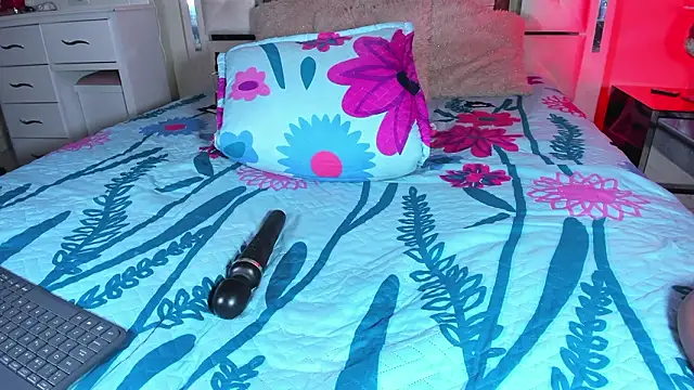 emili_clark's cam snapshot