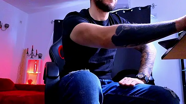 MightyAaron66's cam snapshot