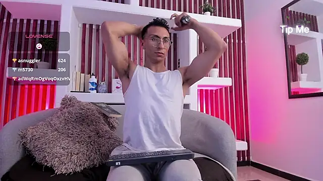 ApoloCruz's cam snapshot