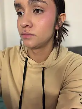 Isabella-Teen live sex cam