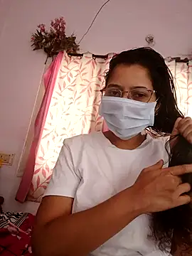 thanusi_2's cam snapshot