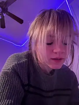 Cutiepiespanks's cam snapshot