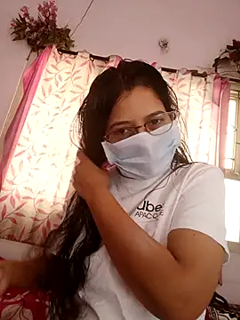 thanusi_2's cam snapshot