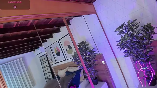 MiaKay1 live sex cam