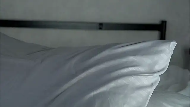 MonetLeitman's cam snapshot