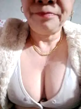 small-house123's cam snapshot