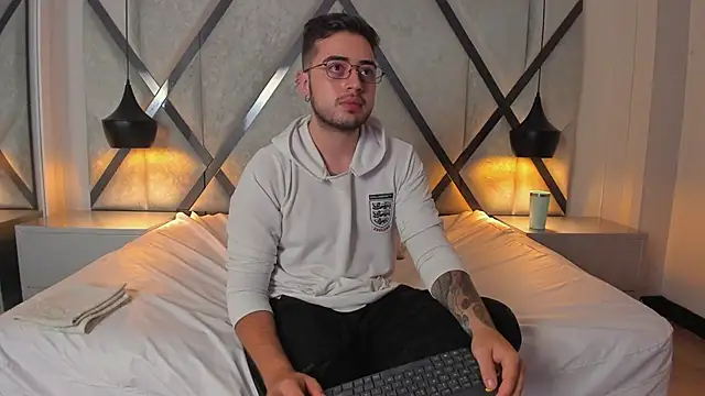 Ethan_Greys's cam snapshot