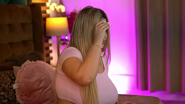 SophieBoobsX's cam snapshot