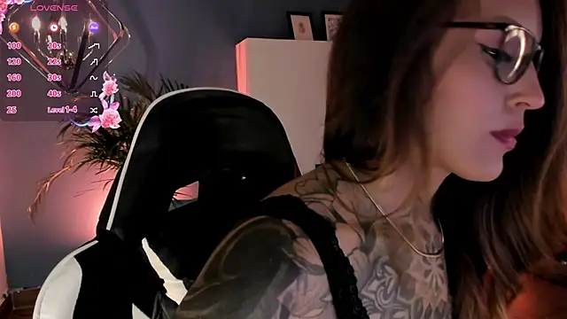 Megan_inked's cam snapshot