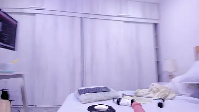 megan_rous_'s cam snapshot