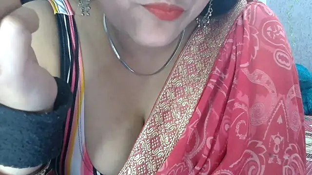 SimmiQueen_77's cam snapshot