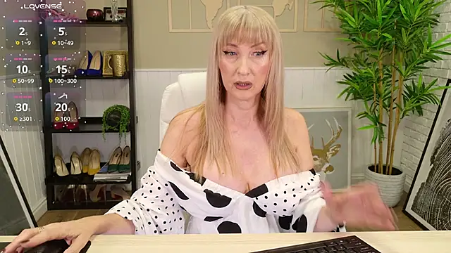 LadyLeea's cam snapshot