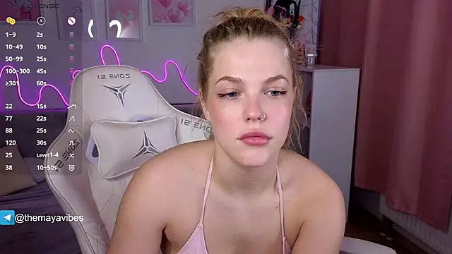 Maya_Rave's cam snapshot