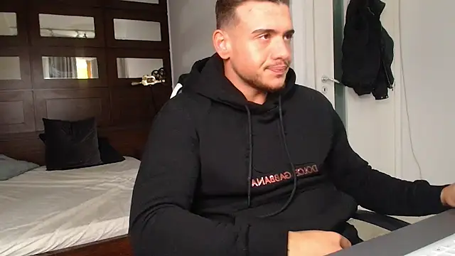 ElijahThorne live sex cam