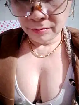 small-house123's cam snapshot