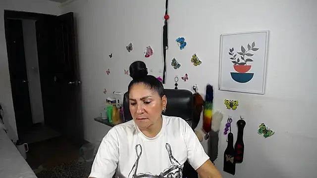 mature_bigboobs10's cam snapshot