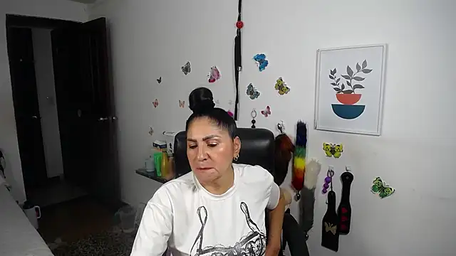 mature_bigboobs10's cam snapshot