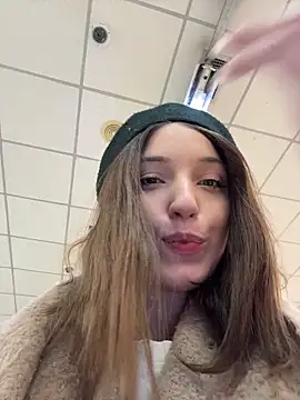 DollyTall's cam snapshot