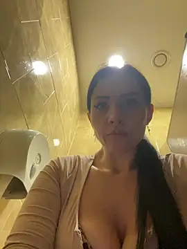 CrazzyChicks live sex cam