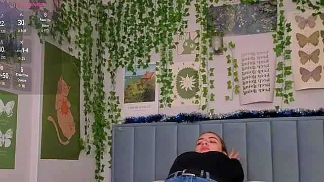 Fit_Brunette_'s cam snapshot