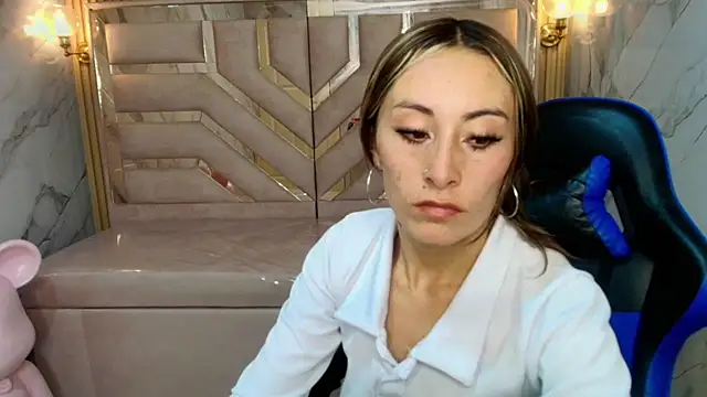 katalina_r_'s cam snapshot