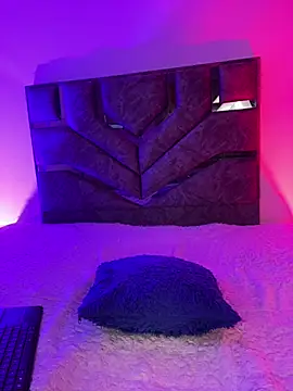 NINA_18_YEARS's cam snapshot