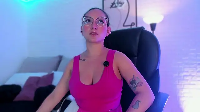 lucy_neil's cam snapshot