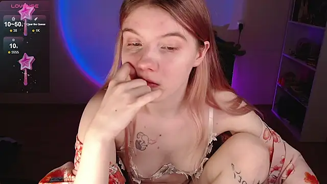 Strawberry_juli's cam snapshot