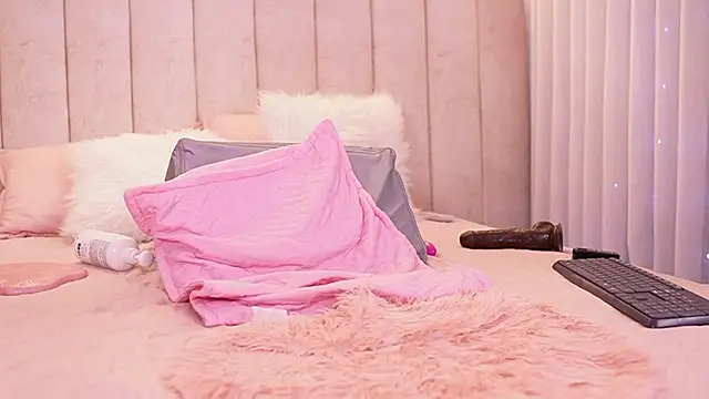 emyli_sw_'s cam snapshot