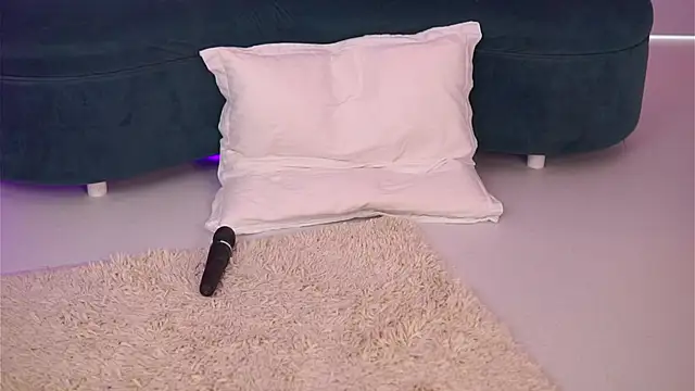 LaraSynn's cam snapshot