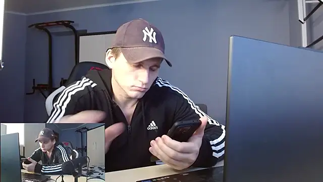 Poliglotjoe1 live sex cam