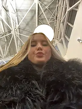 VineraSweet live sex cam