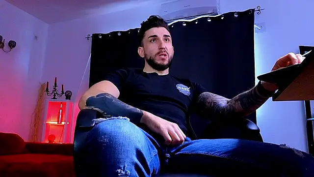 MightyAaron66's cam snapshot