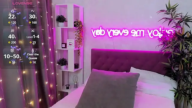 FeralPeach live sex cam