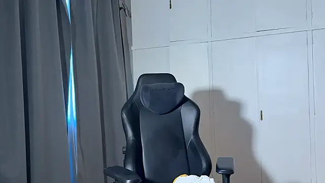 SasukeUhchiaa live sex cam