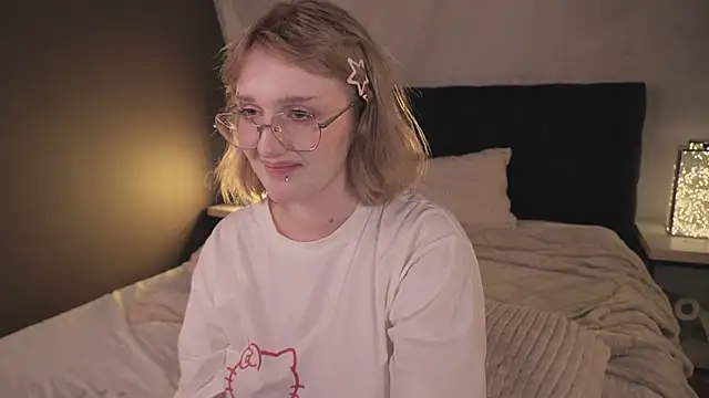 ELLIEJAY's cam snapshot