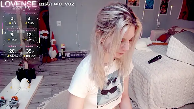 Careful_i_bite's cam snapshot