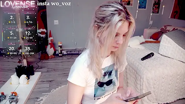 Careful_i_bite's cam snapshot