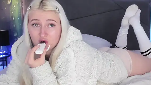 HollyTailors's cam snapshot