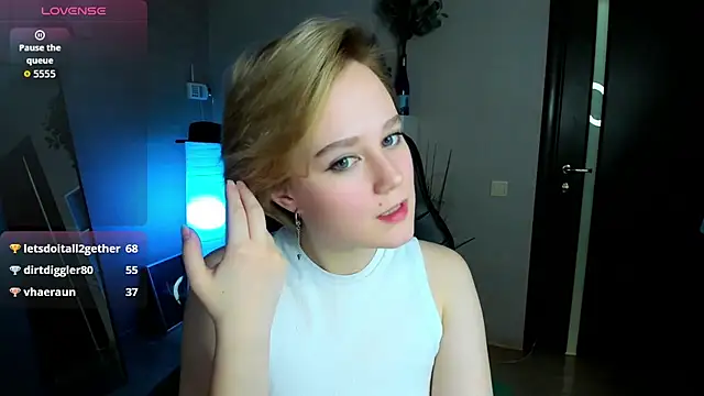 Ellie_Heavenly's cam snapshot