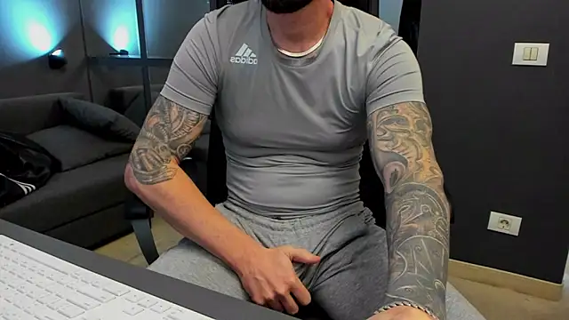 AronGrant live sex cam