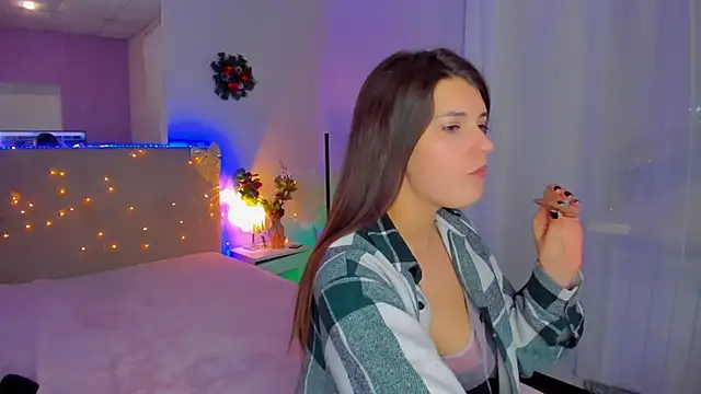 Laura_Leee's cam snapshot