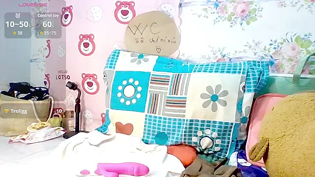 EmilyShow_96's cam snapshot