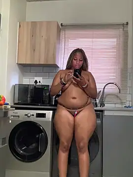 CurvyDesire1's cam snapshot