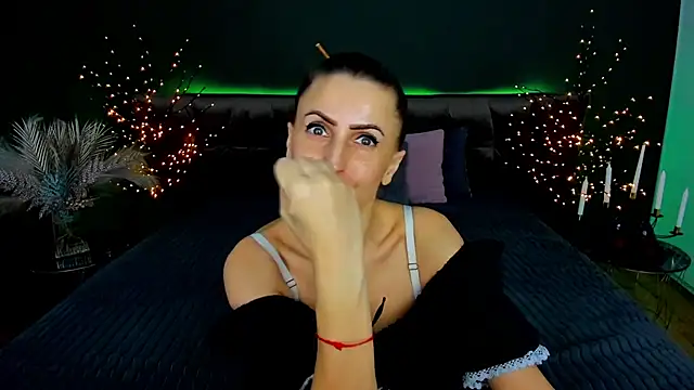 Rebecca_Diamond's cam snapshot