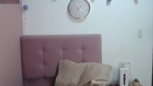 gabriela_paris's cam snapshot