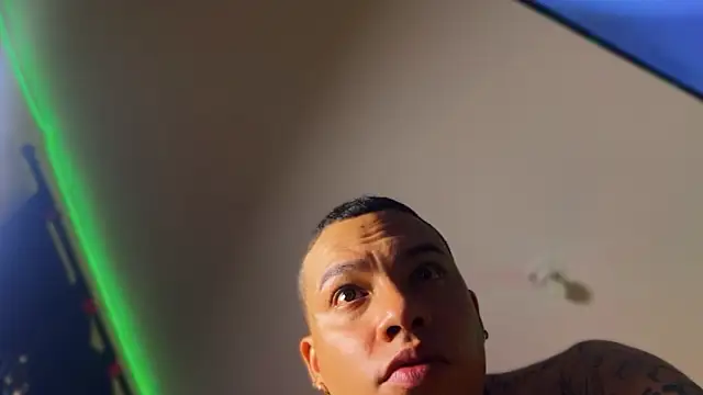 AlphaMasterXxx live sex cam